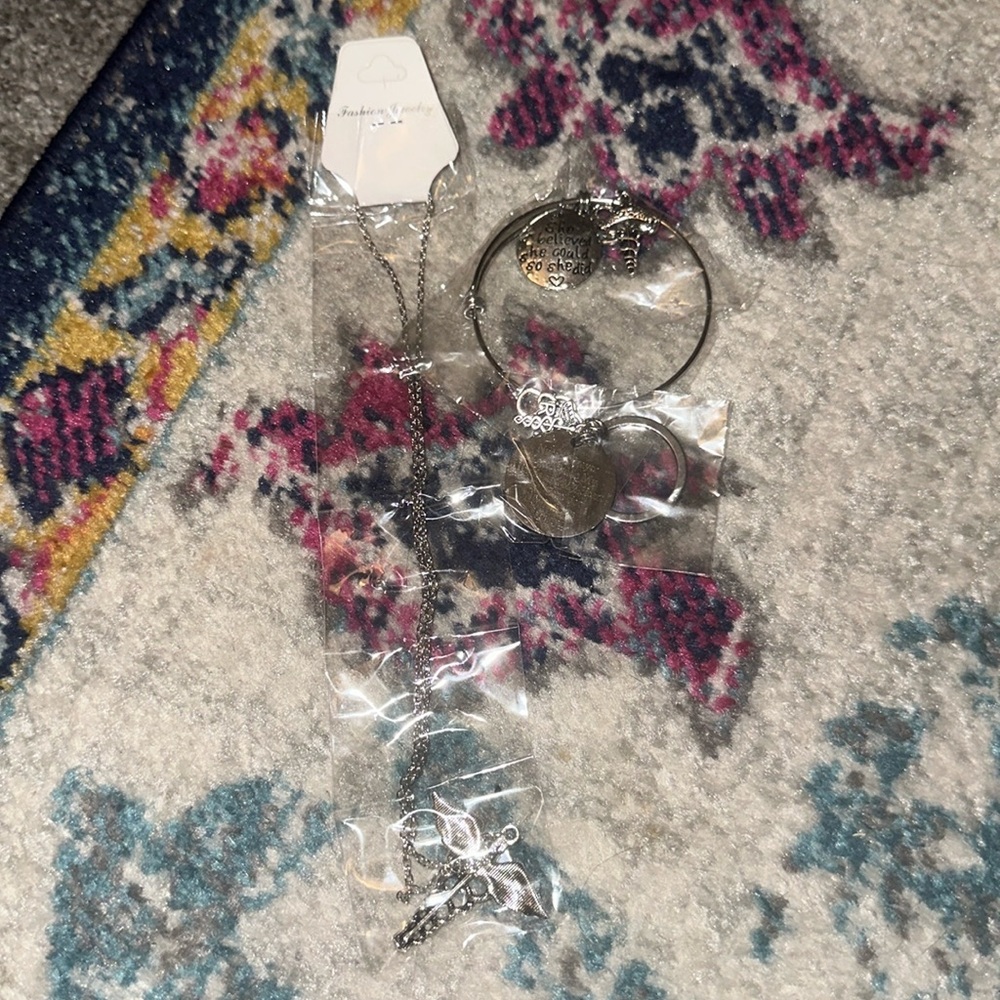 BNWT nursing jewelry bundle with keychain